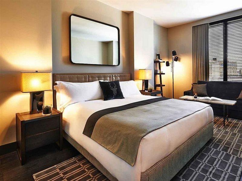 Sixty Soho Hotel New York Ngoại thất bức ảnh A bedroom at the hotel