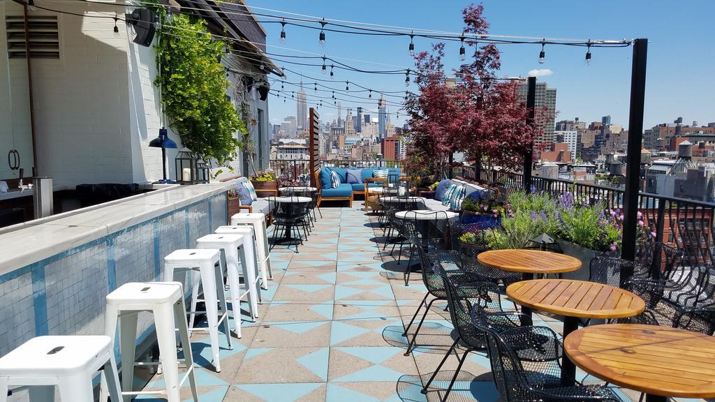 Sixty Soho Hotel New York Ngoại thất bức ảnh Rooftop bar at the Standard East Village
